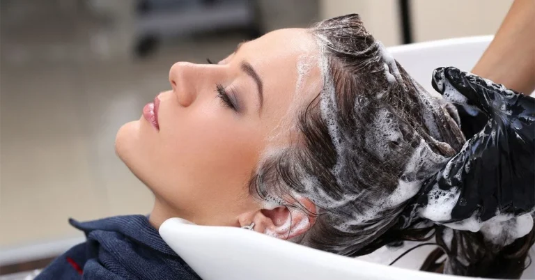 Шампоани за коса – как да изберем правилния шампоан за мазна коса